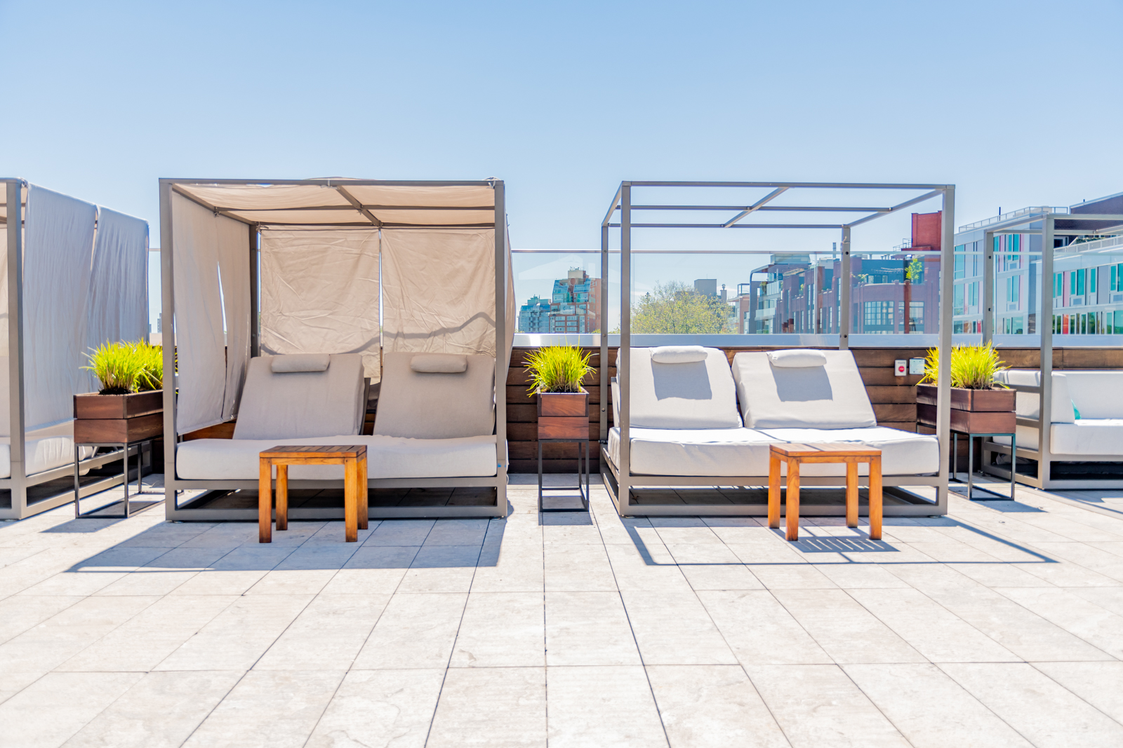 Vale Pool & The Spa Daybeds Day Guests